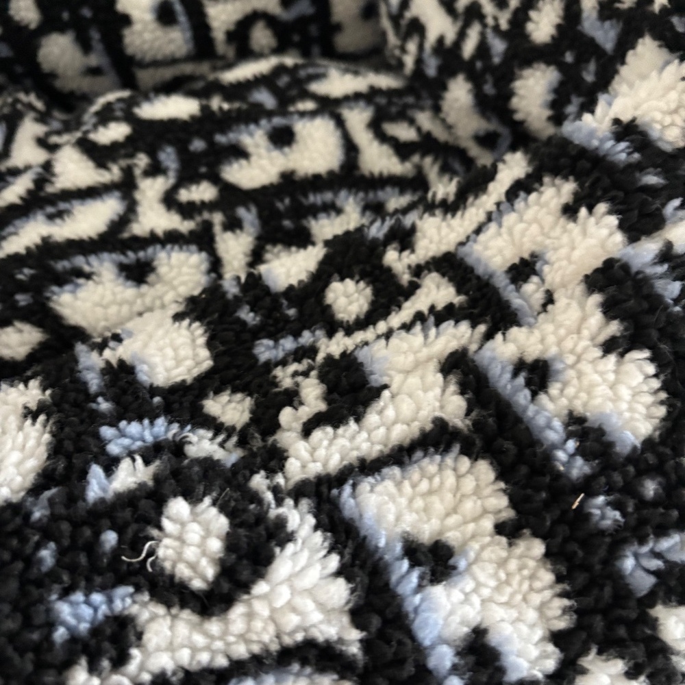 Brand New Designer Dog Car Fleece Travel Bed - Picture 3 of 4